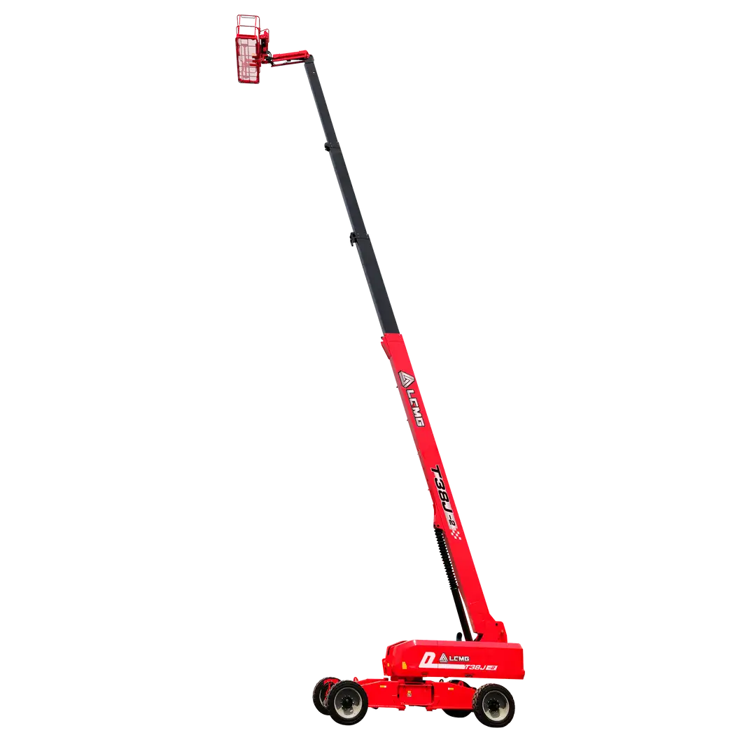 En rød teleskopisk bomlift, der er trukket helt op, med en arbejdsplatform øverst og fire synlige hjul nederst, isoleret på en gennemsigtig baggrund.